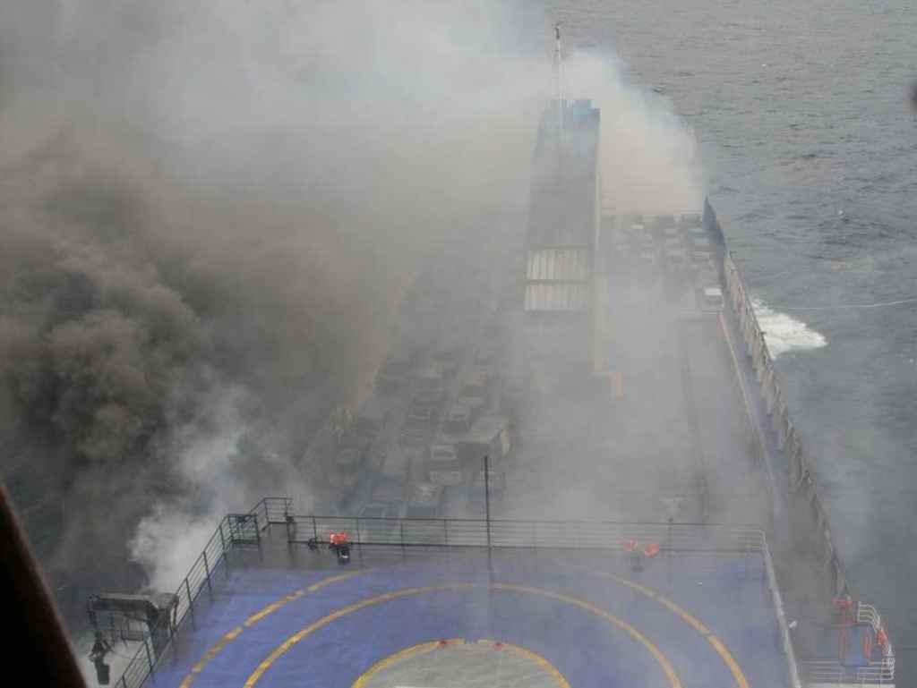 Norman Atlantic in fiamme: sul traghetto solo il comandante