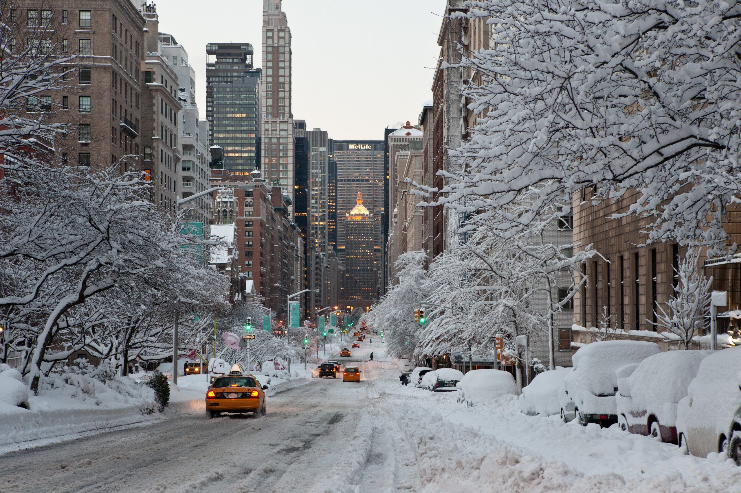 New York: arriva la grande nevicata e scatta la ‘caccia al single’