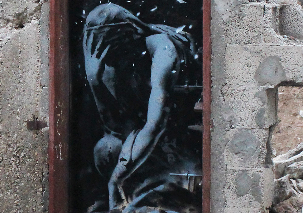 Le opere di Banksy tra le macerie di Gaza