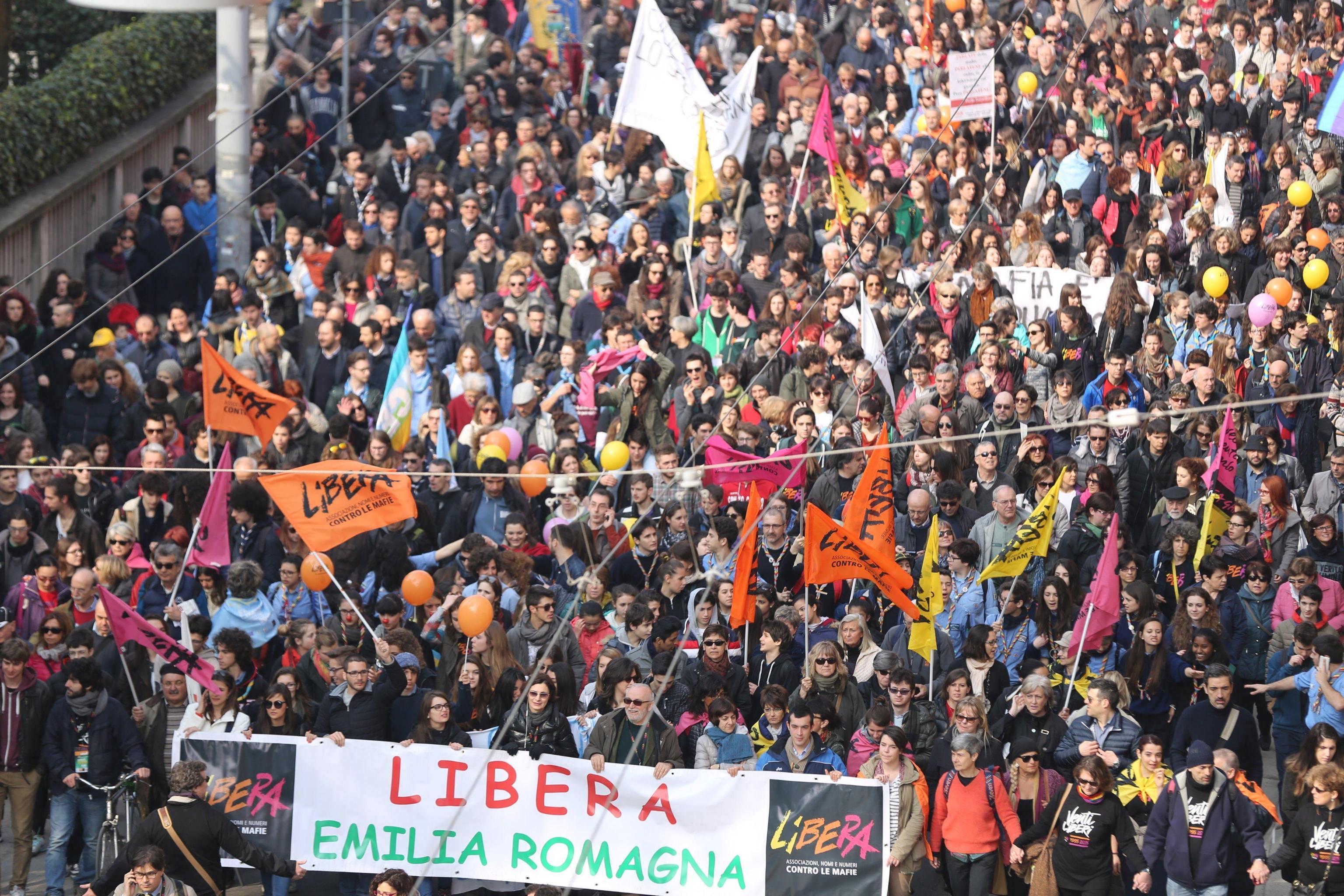 Bologna, don Luigi Ciotti: “Politici abbiate più coraggio”