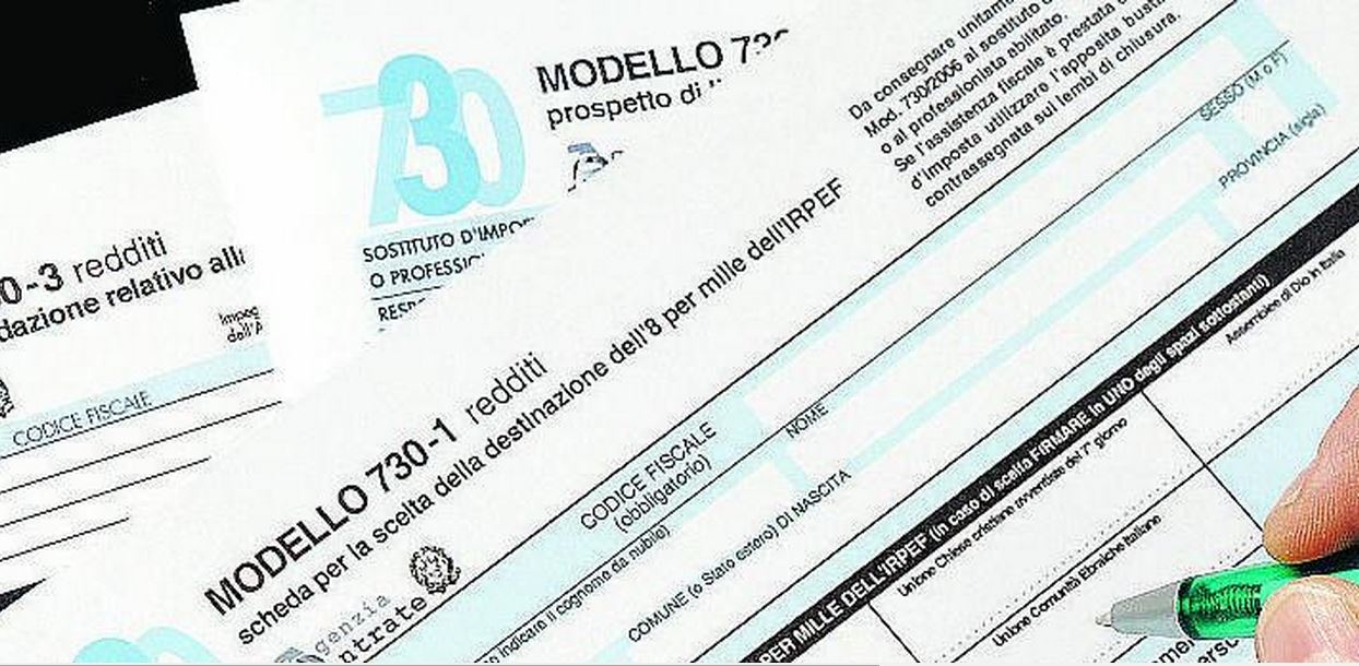 Dichiarazioni dei redditi 2014 dei politici: Renzi 98.961 euro, Grillo 147.531