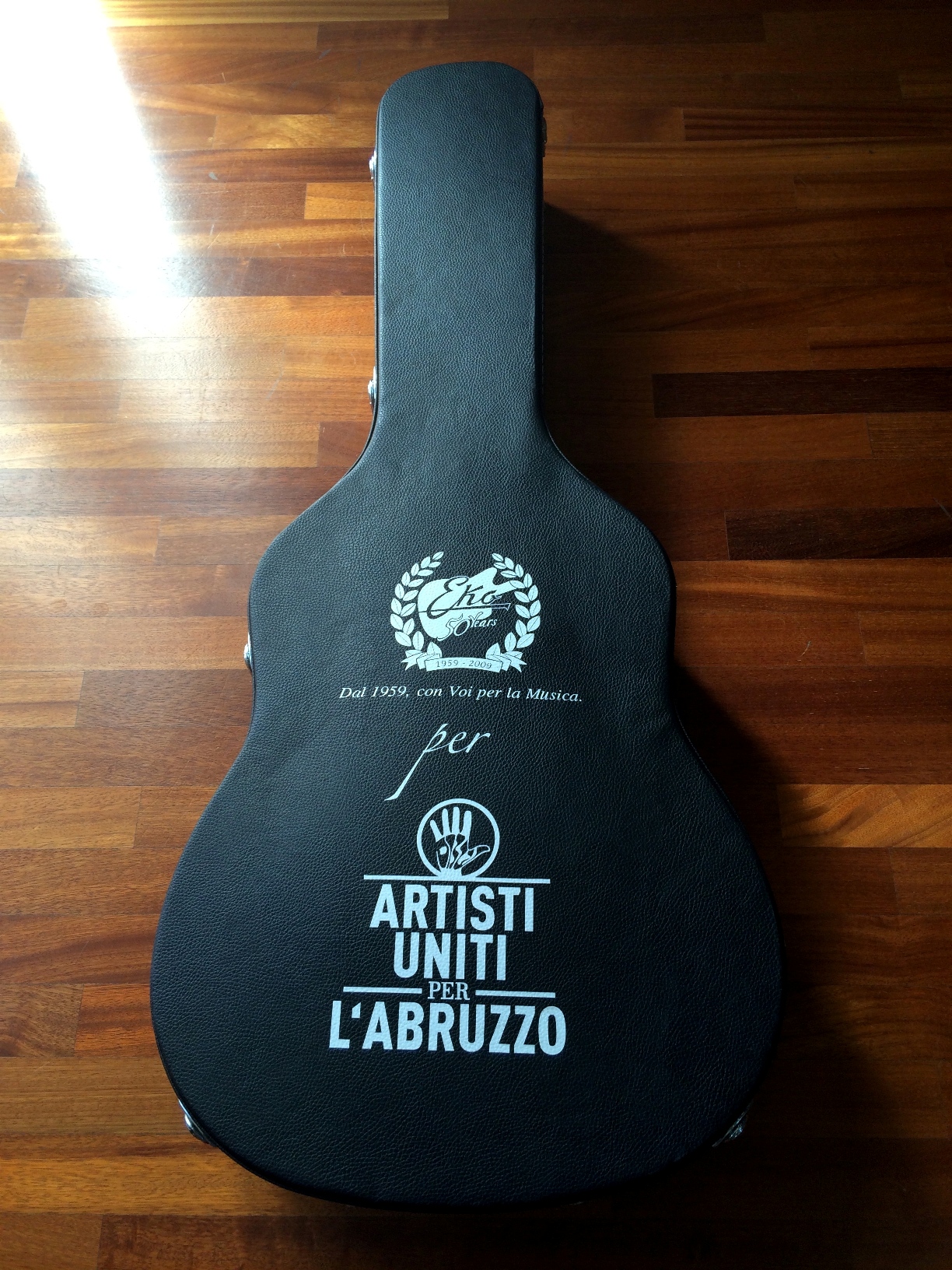 Una chitarra per il Teatro San Filippo