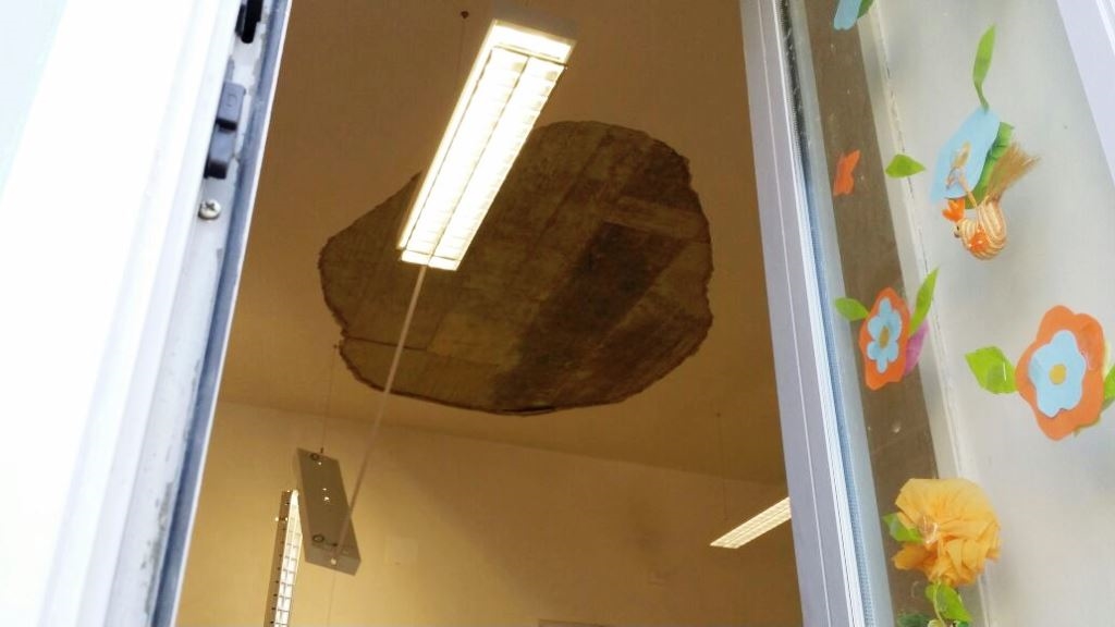 Ostuni: panico in una scuola elementare per il crollo del soffitto: due feriti