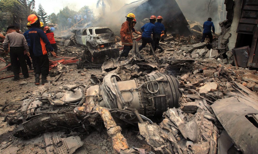 Indonesia: precipita aereo con 54 persone a bordo
