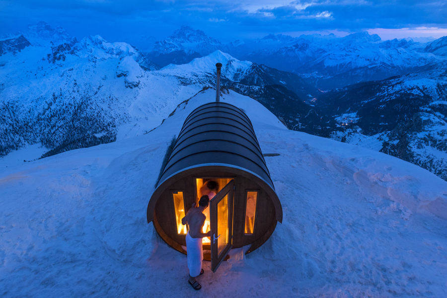 Menzione speciale, Sauna in the sky, Monte Lagazuoi, Italia. (Stefano Zardini, National Geographic traveler photo contest)