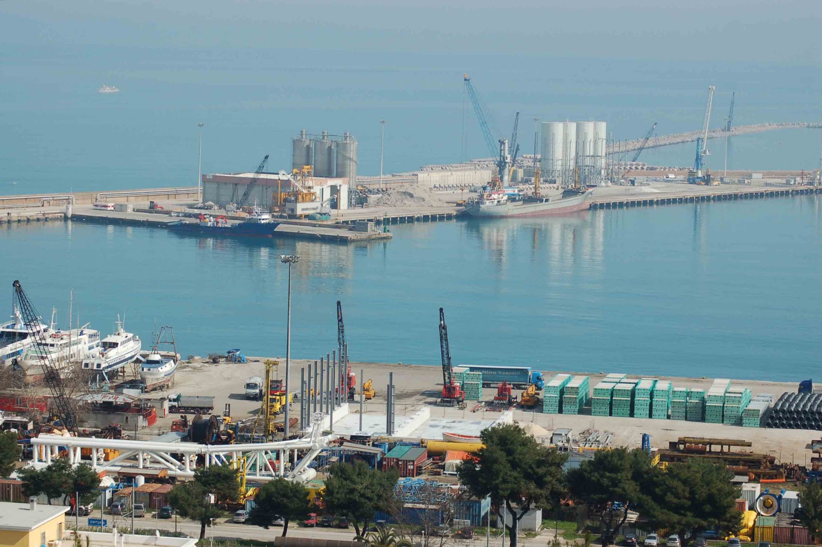 Ad Ortona il primo sbarco di profughi in Abruzzo