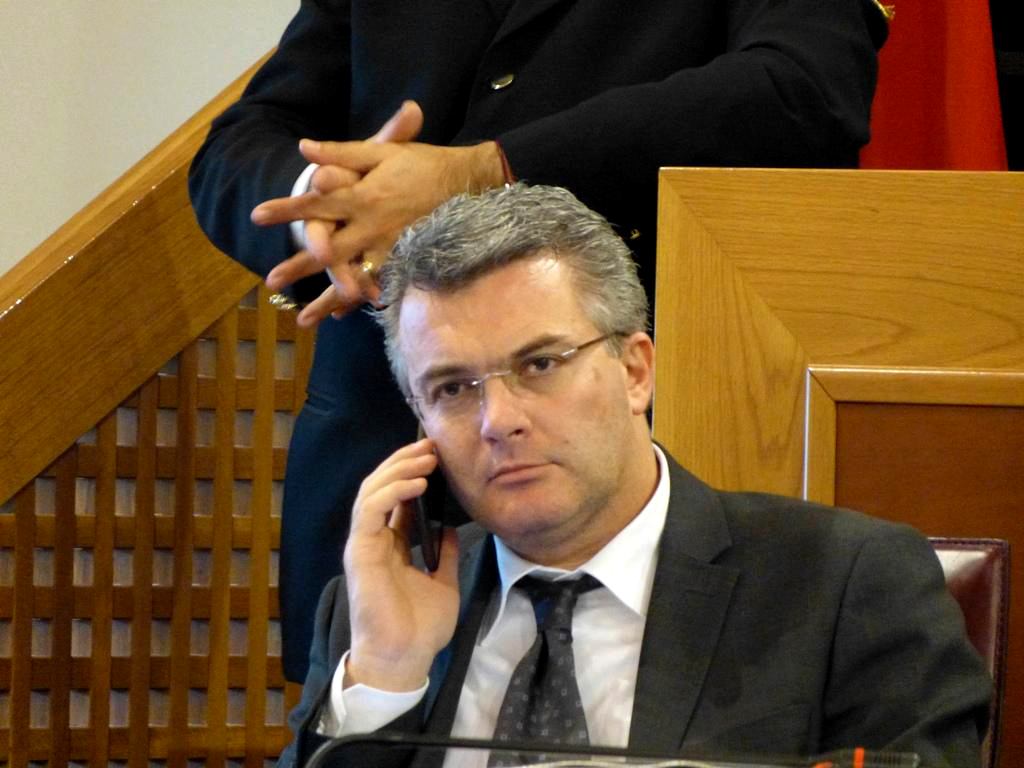 Pepe, 20 mila euro per acquisto “stalla mobile”