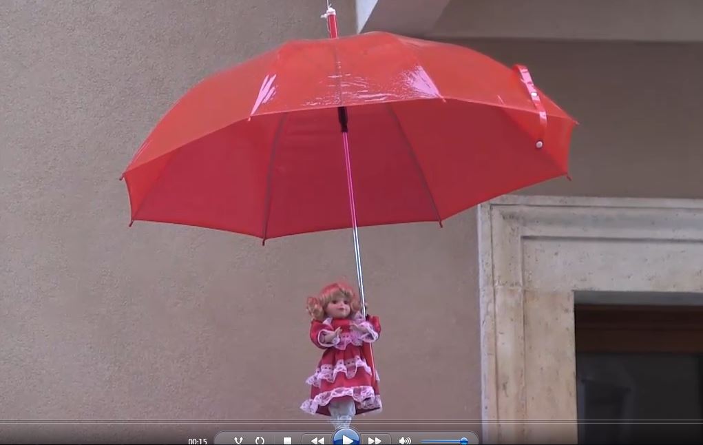 Giornata Internazionale contro la Violenza sulle donne:  a L’Aquila installazione artistica per ricordare/video