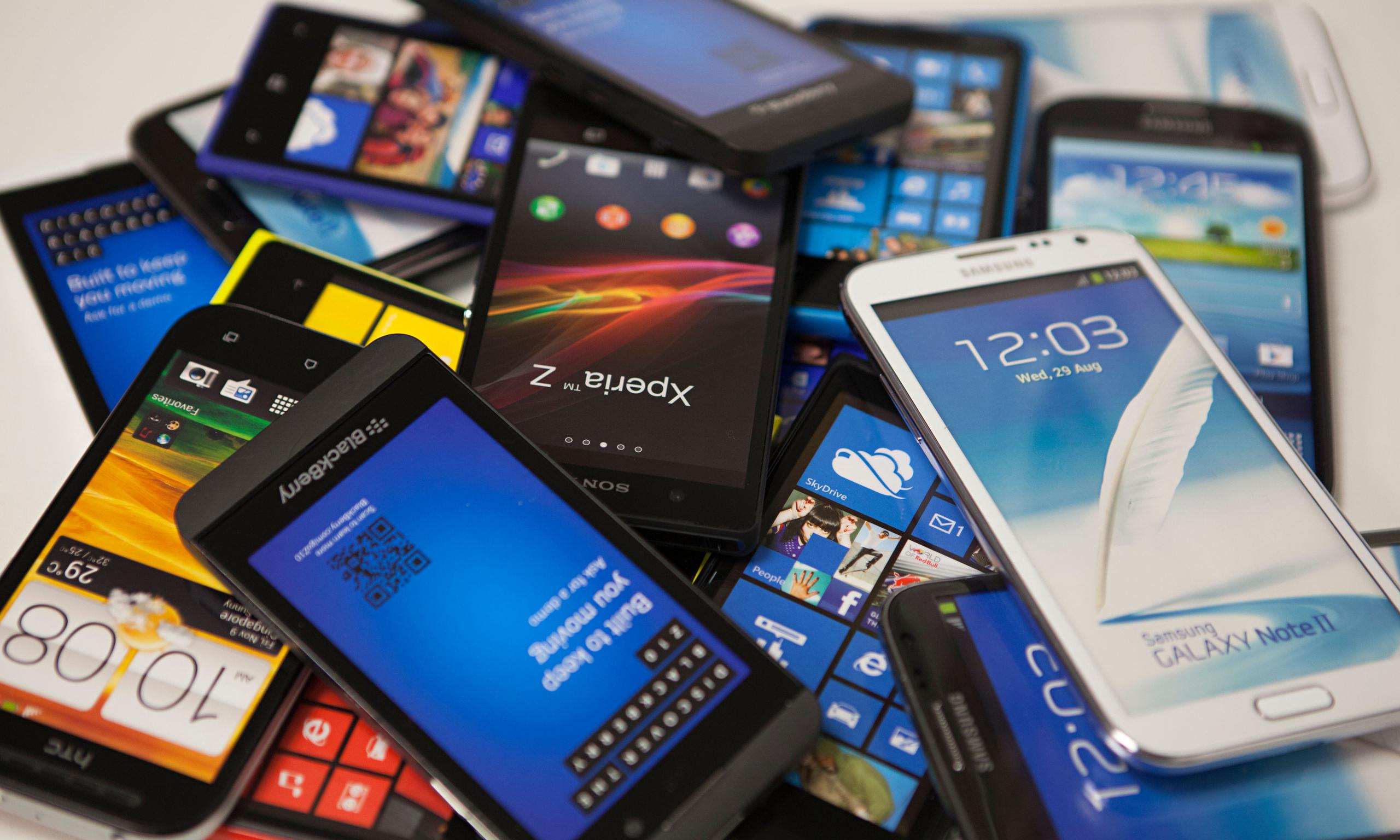 “Digno Rafre”: primo smartphone lavabile con acqua e sapone