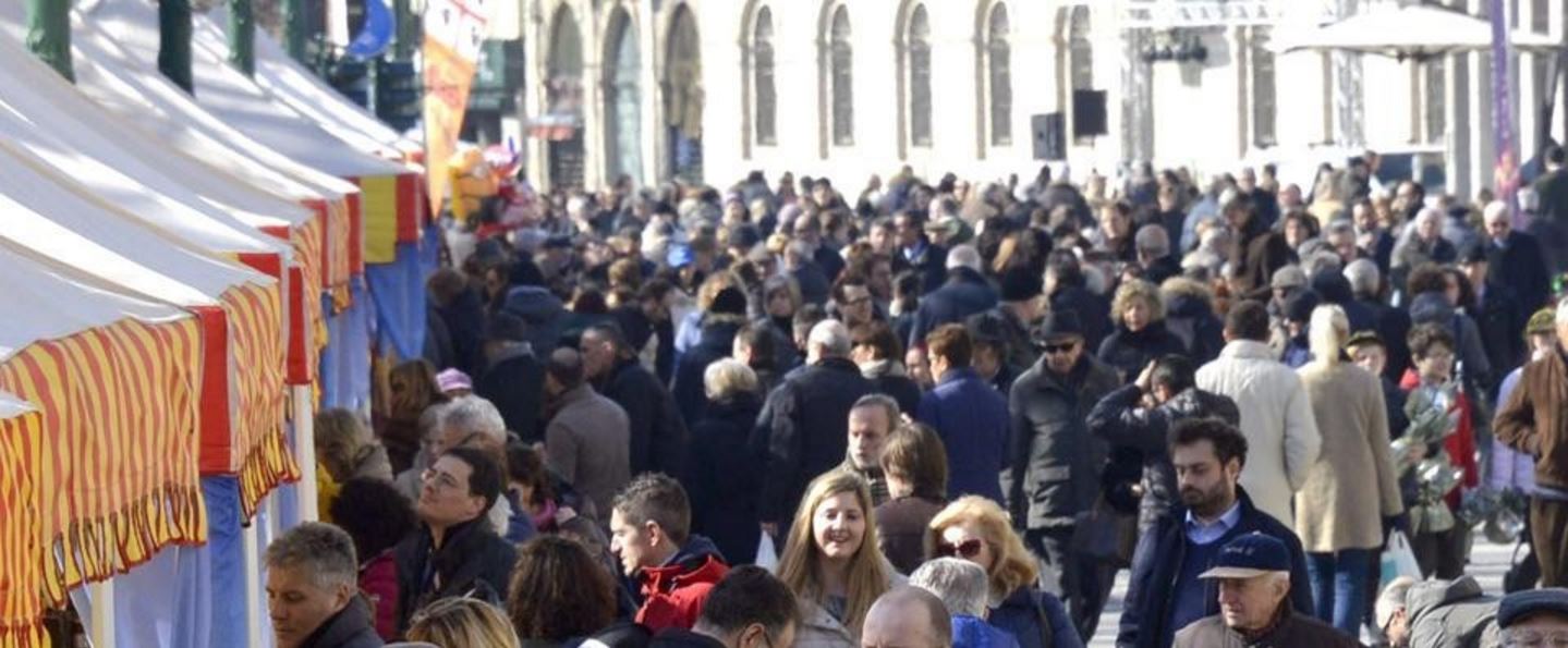 Commercio: boom bancarelle
