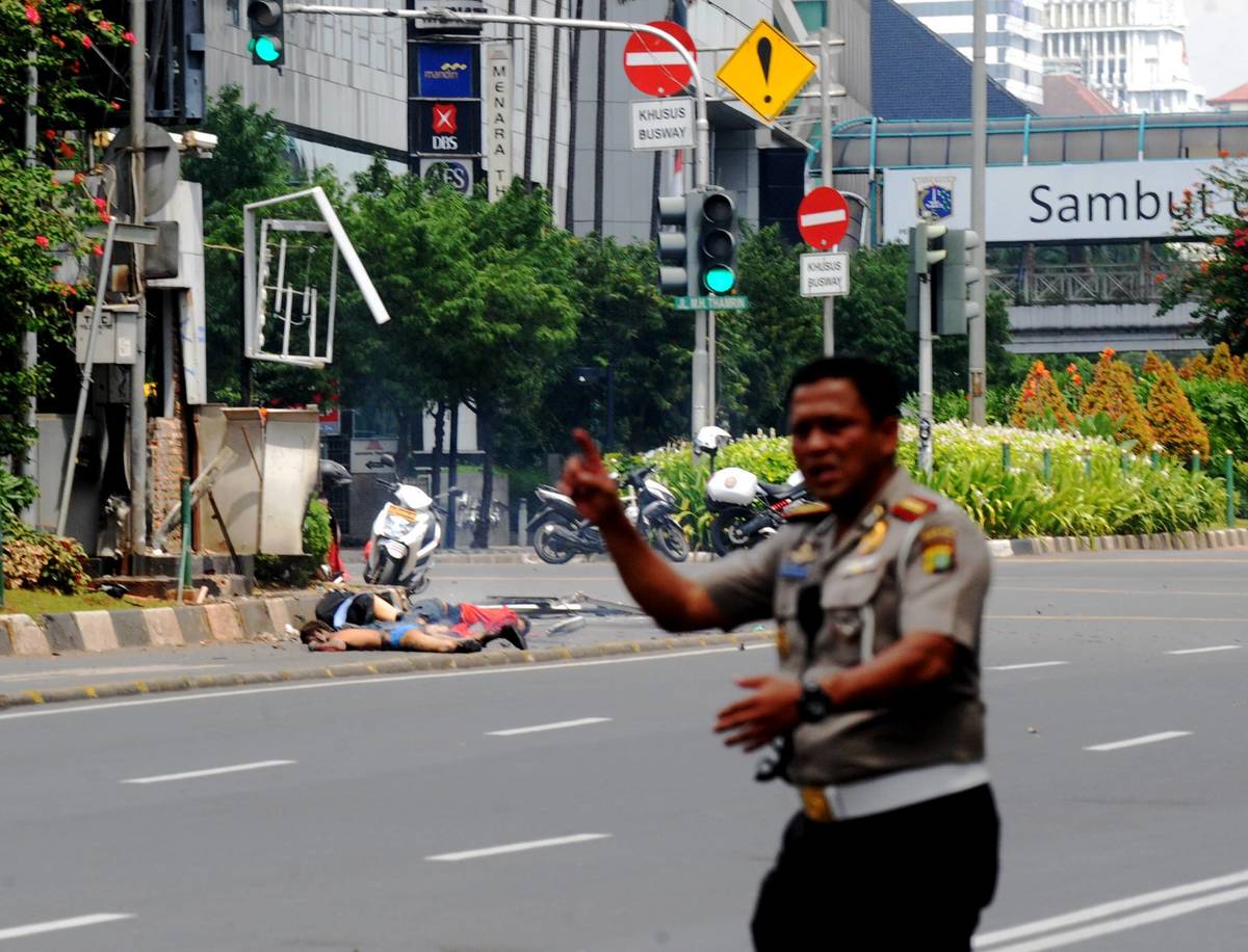 Indonesia, esplosioni nel centro di Giacarta