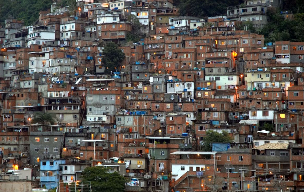 Brasile, 100 giorni alle Olimpiadi: ondata di uccisioni nelle favelas di Rio