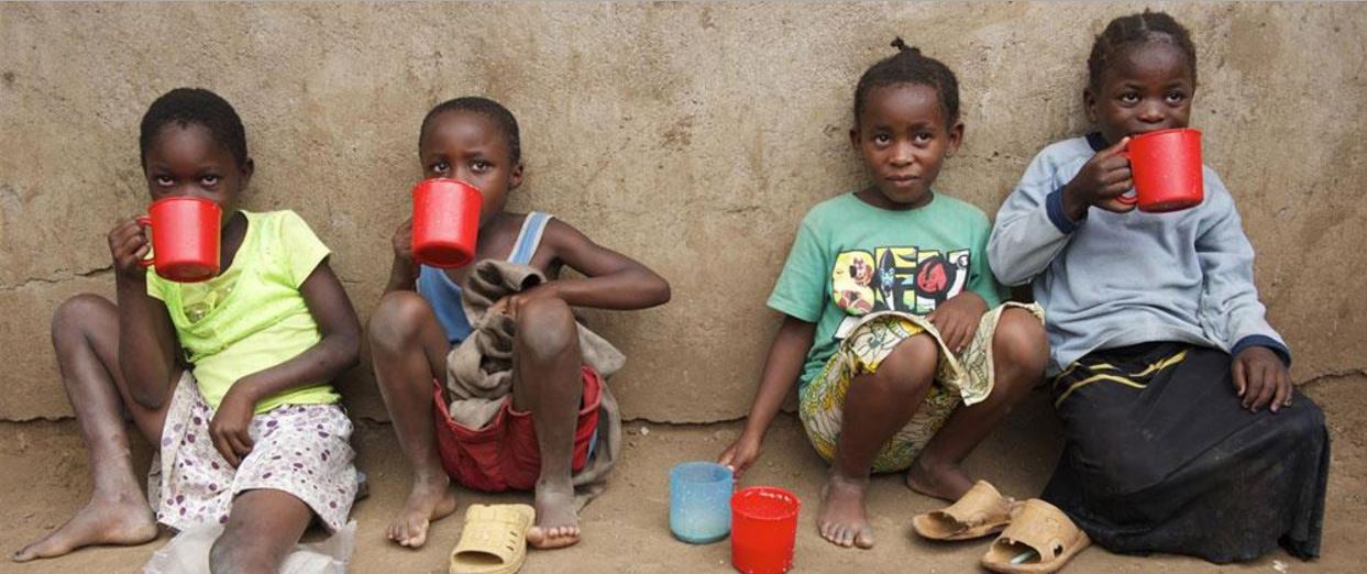 Paesi senza acqua, Unicef: “Donne e bambini perdono 200 mln di ore per raccoglierla”