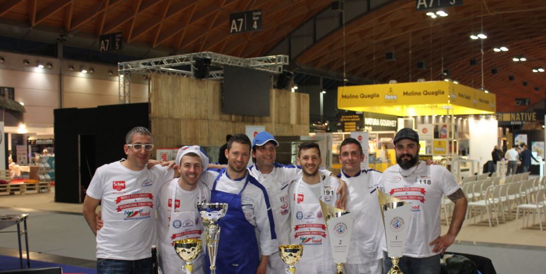 Il team Abruzzo pizzaioli sbanca alla gara World Pizza Contest 2017 ed al Campionato Europeo Pizza Senza Frontiere di Rimini