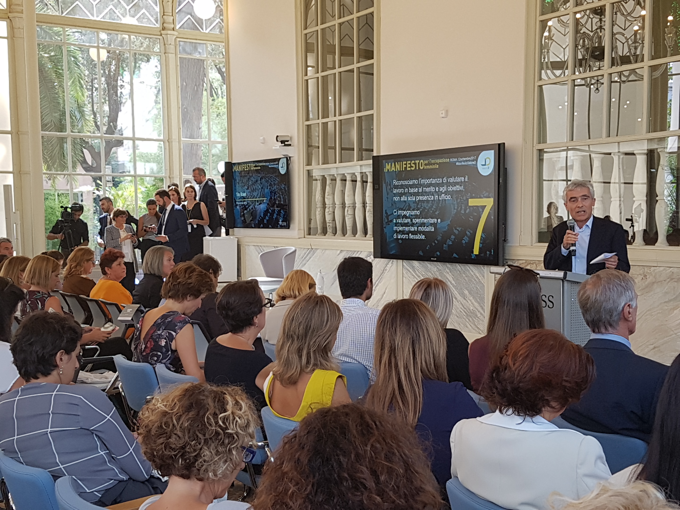 Pensioni, Boeri: “No riduzione requisiti per donne madri”