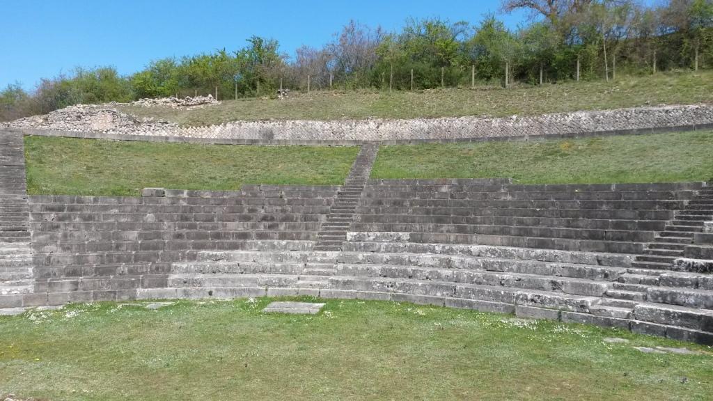 Una strada vale più di Amiternum, il sito archeologico più significativo della nostra storia?