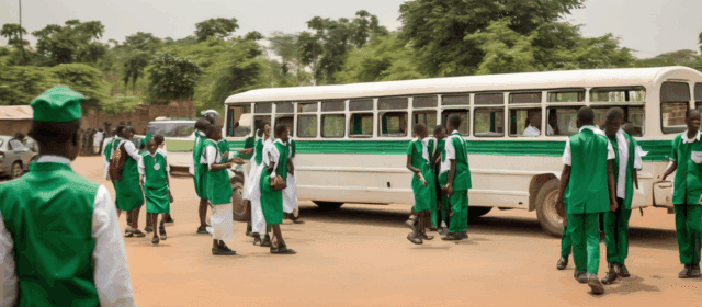 A un mese dal rapimento in Nigeria, 100 studenti rientrano alle famiglie