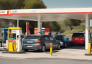 Automobilisti provenienti da Francia e Portogallo in viaggio verso la Spagna per fare il pieno di benzina