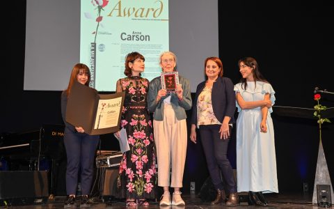 Anne Carson vince il Nobel per la Letteratura 2026 per le sue forme sperimentali