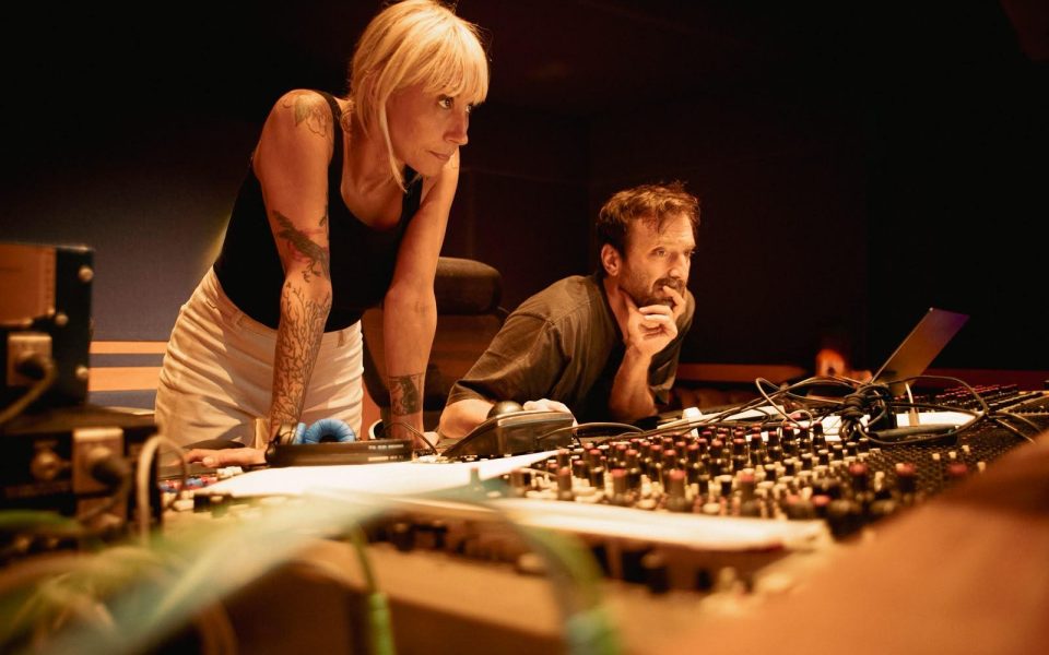 Cesare Cremonini, ‘Amateur’: tracklist e tour con Fabri Fibra e Malika Ayane